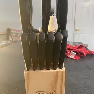 Serrated knife set